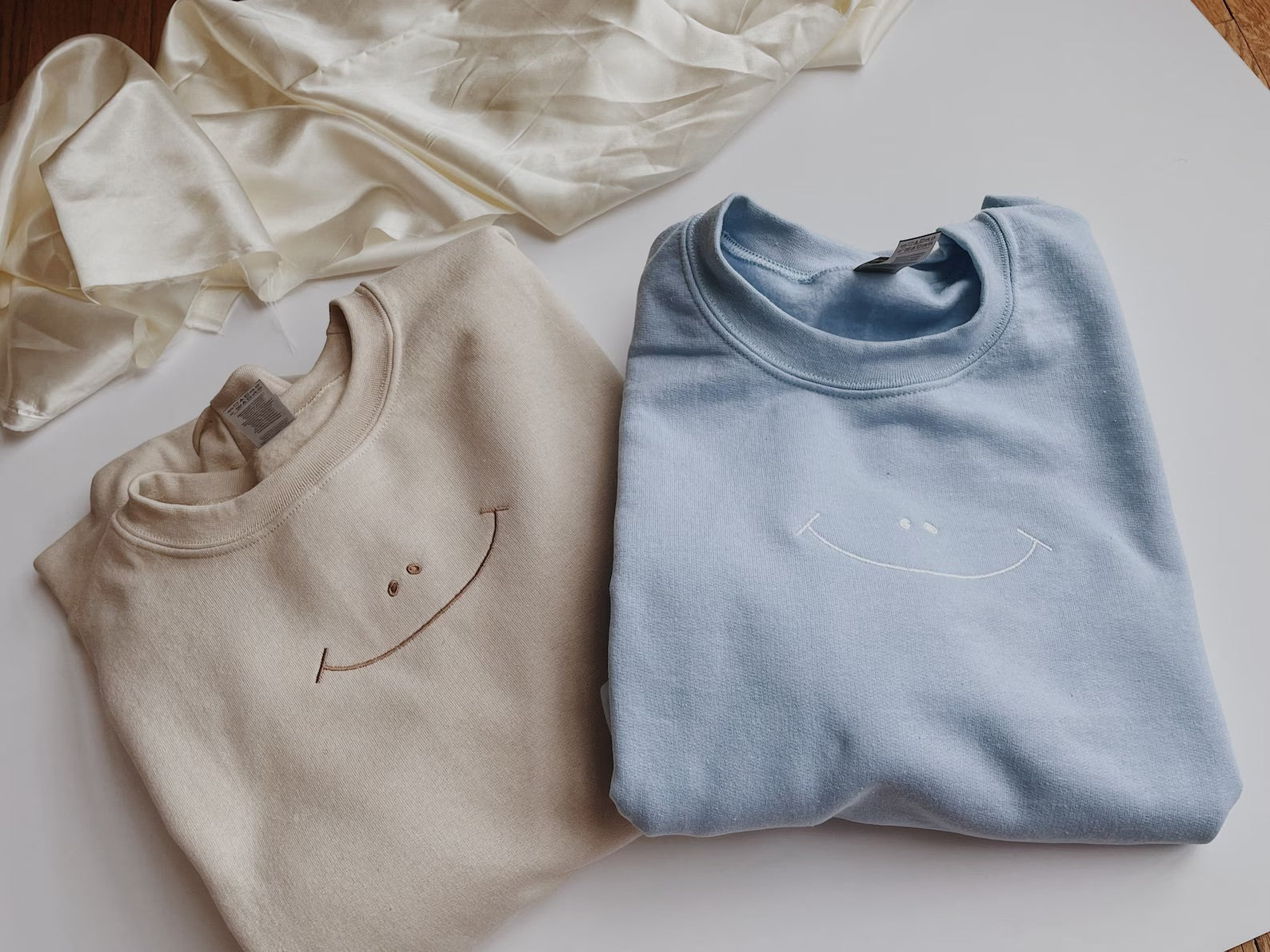 Smiley Face｜Embroidered Sweatshirt｜Vintage Tee