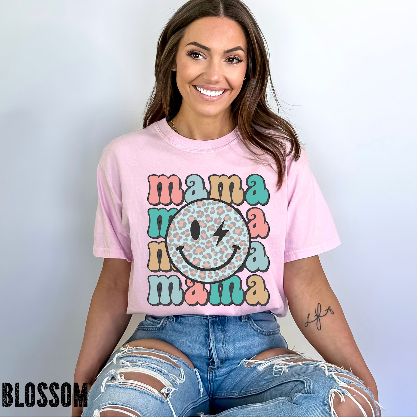 Comfort Colors® Retro Mama Shirt, Smiley-Mama-Shirt