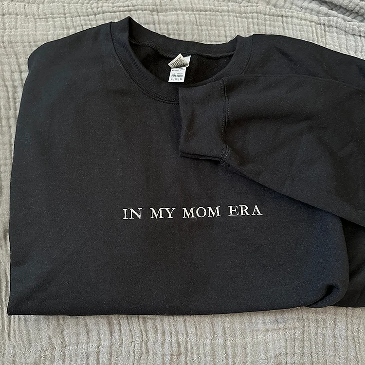 Custom Embroidered｜In My Mom Era｜Sweatshirt