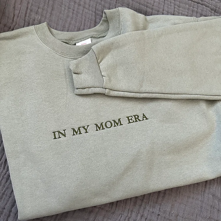 Custom Embroidered｜In My Mom Era｜Sweatshirt