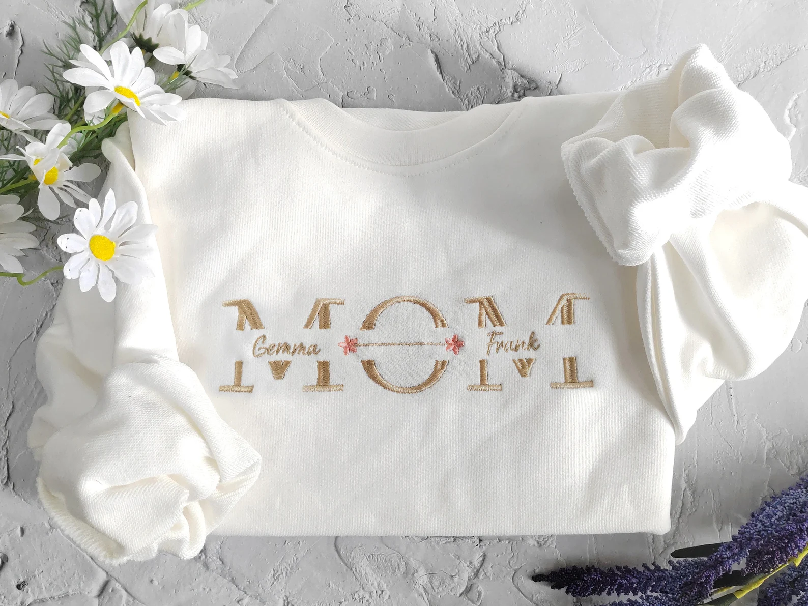 Custom mama | Emboidered sweatshirt | Mom crewneck with names