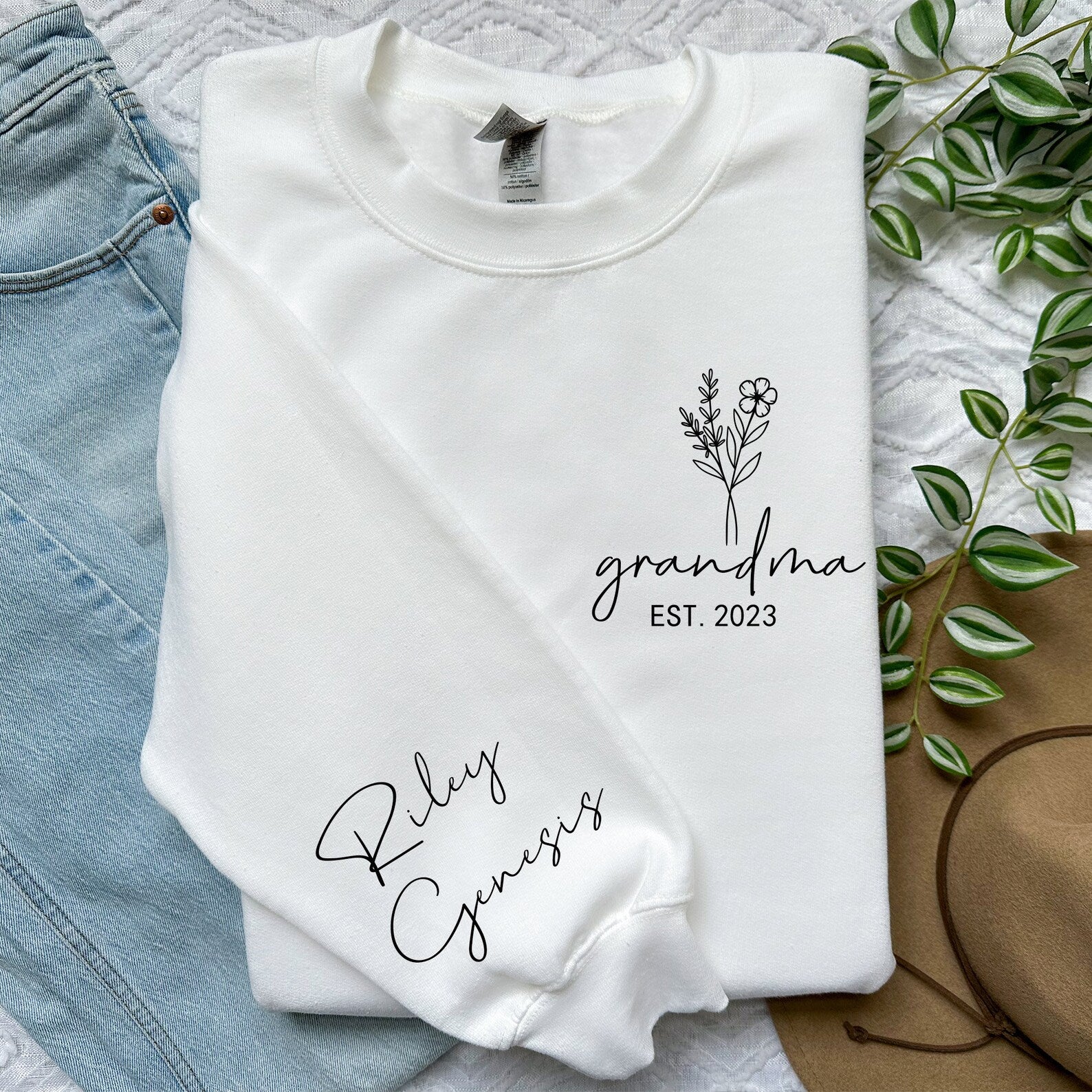 Cute Personalized|Grandma Est Sweatshirt