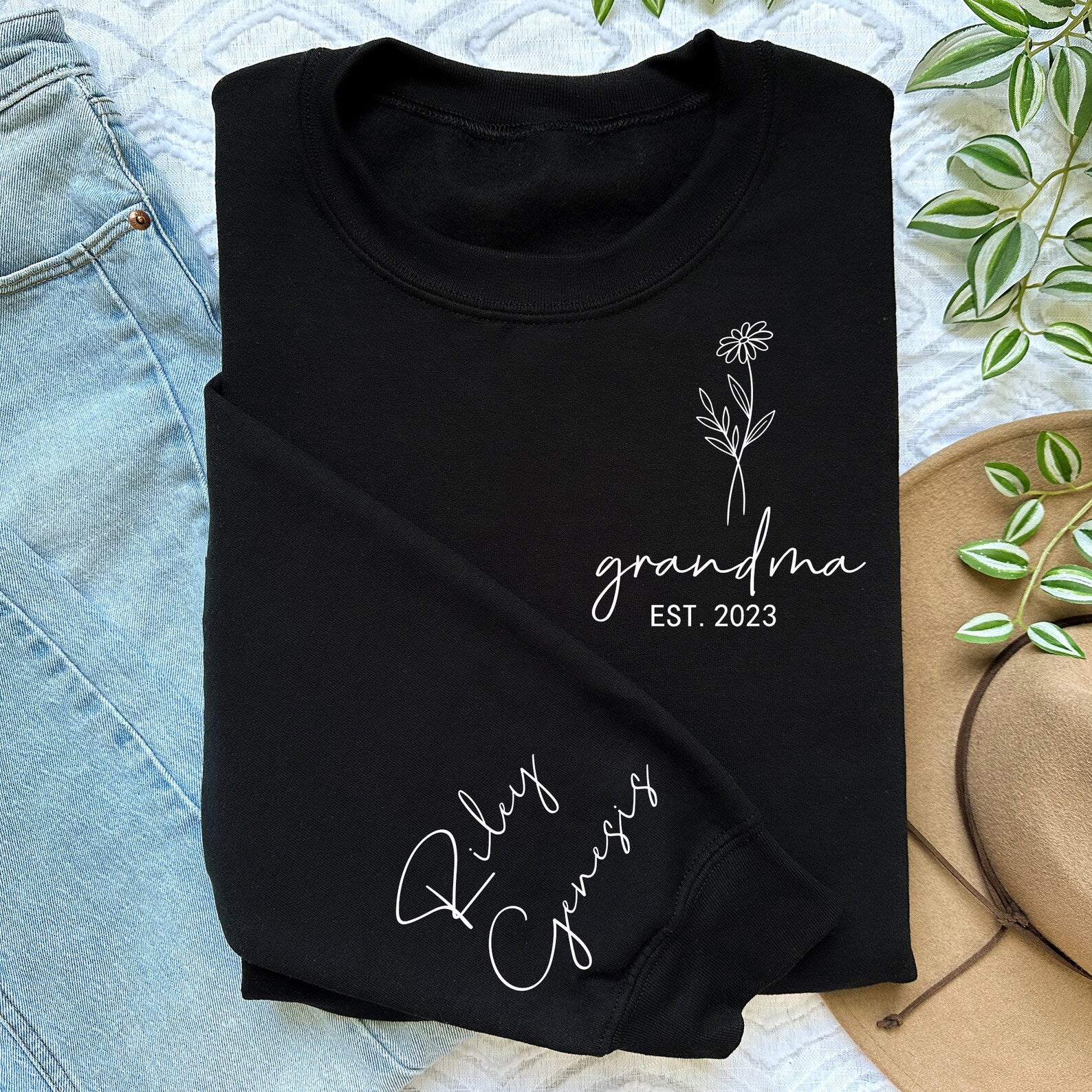 Cute Personalized|Grandma Est Sweatshirt