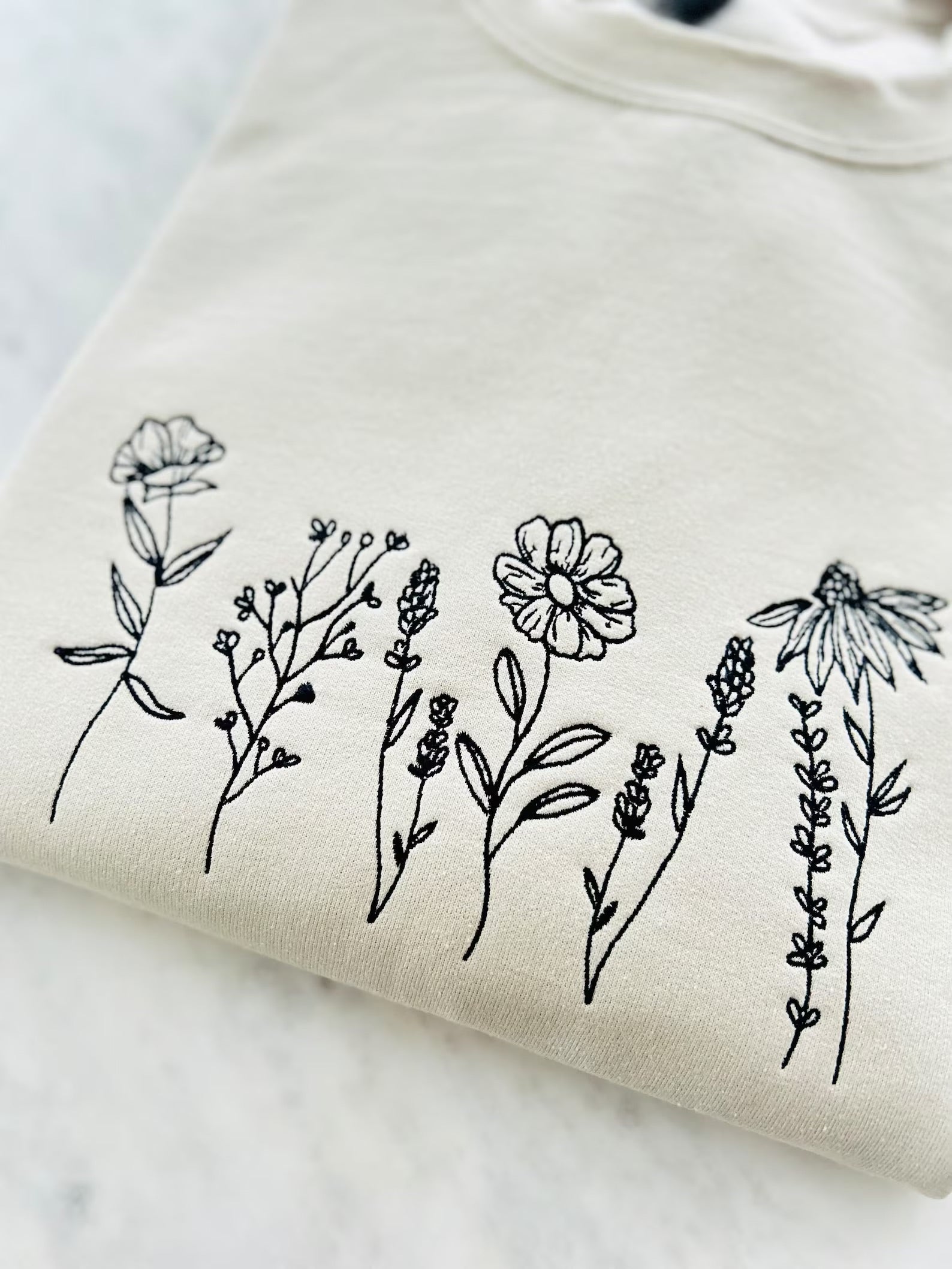 Embroidered wildflowers Sweatshirt｜Minimalistic Embroidered｜Flower Crewneck