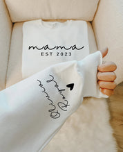 Minimalist Mama Sweatshirt with Date and Children Name