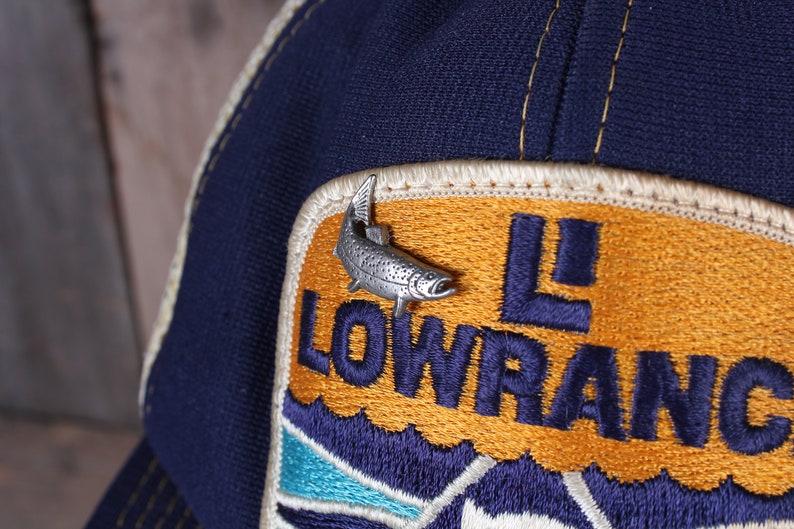 Vintage Lowrance Fishing Men's Sporting Snap Back with Fish Pin Salmon Sporting Goods