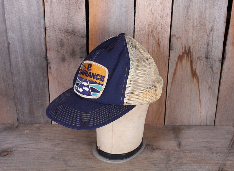 Vintage Lowrance Fishing Men's Sporting Snap Back with Fish Pin Salmon Sporting Goods