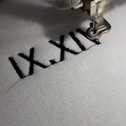 Benutzerdefinierte bestickte römische Zahl Datum Sweatshirt-Valentinstag oder Geburtstagsgeschenk für sie ihn