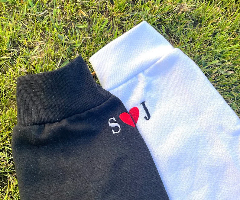 Benutzerdefinierte bestickte passende Paar Hoodies Liebe Herz